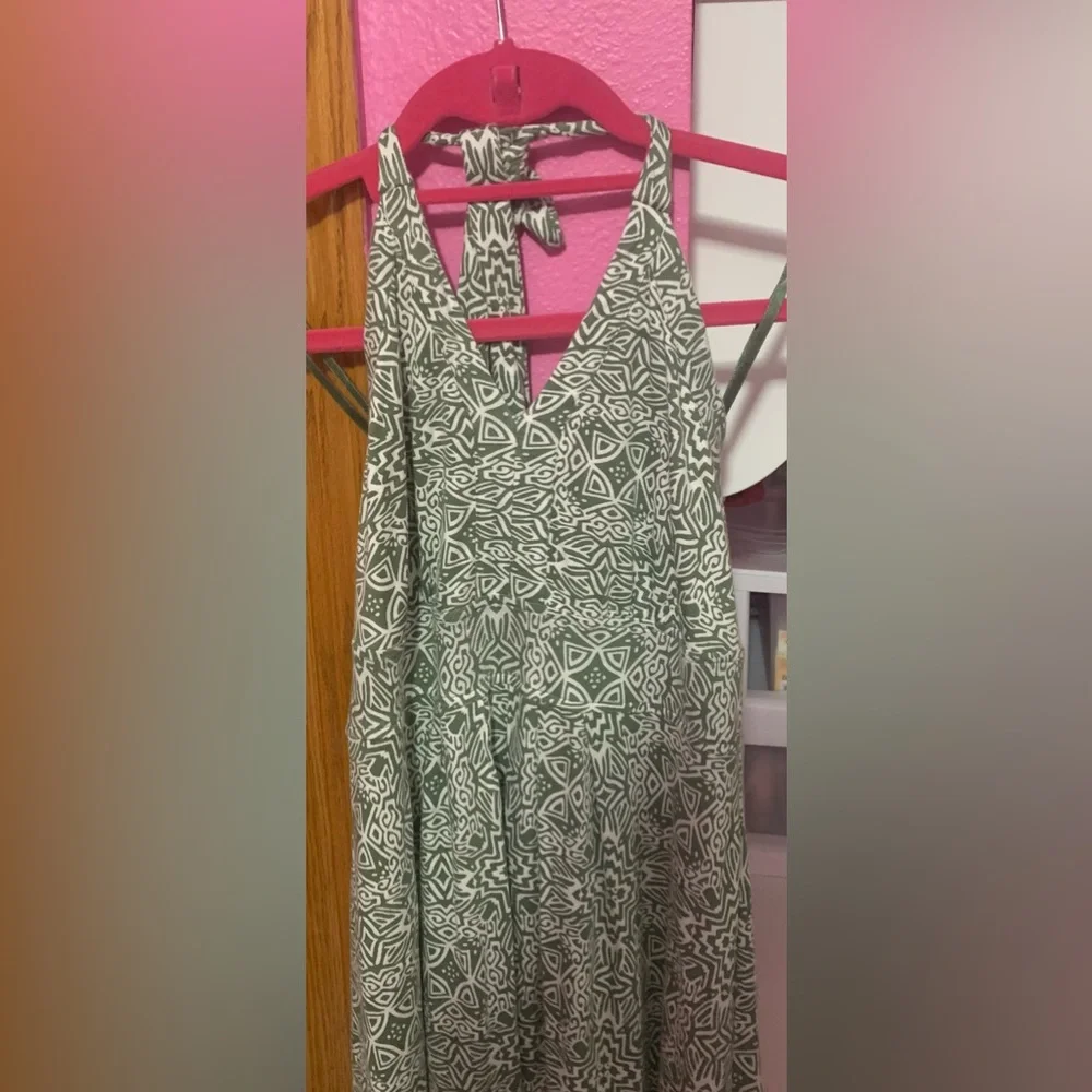 EUC.banana republic back tie halter maxi dress. Size small. - Picture 3 of 5